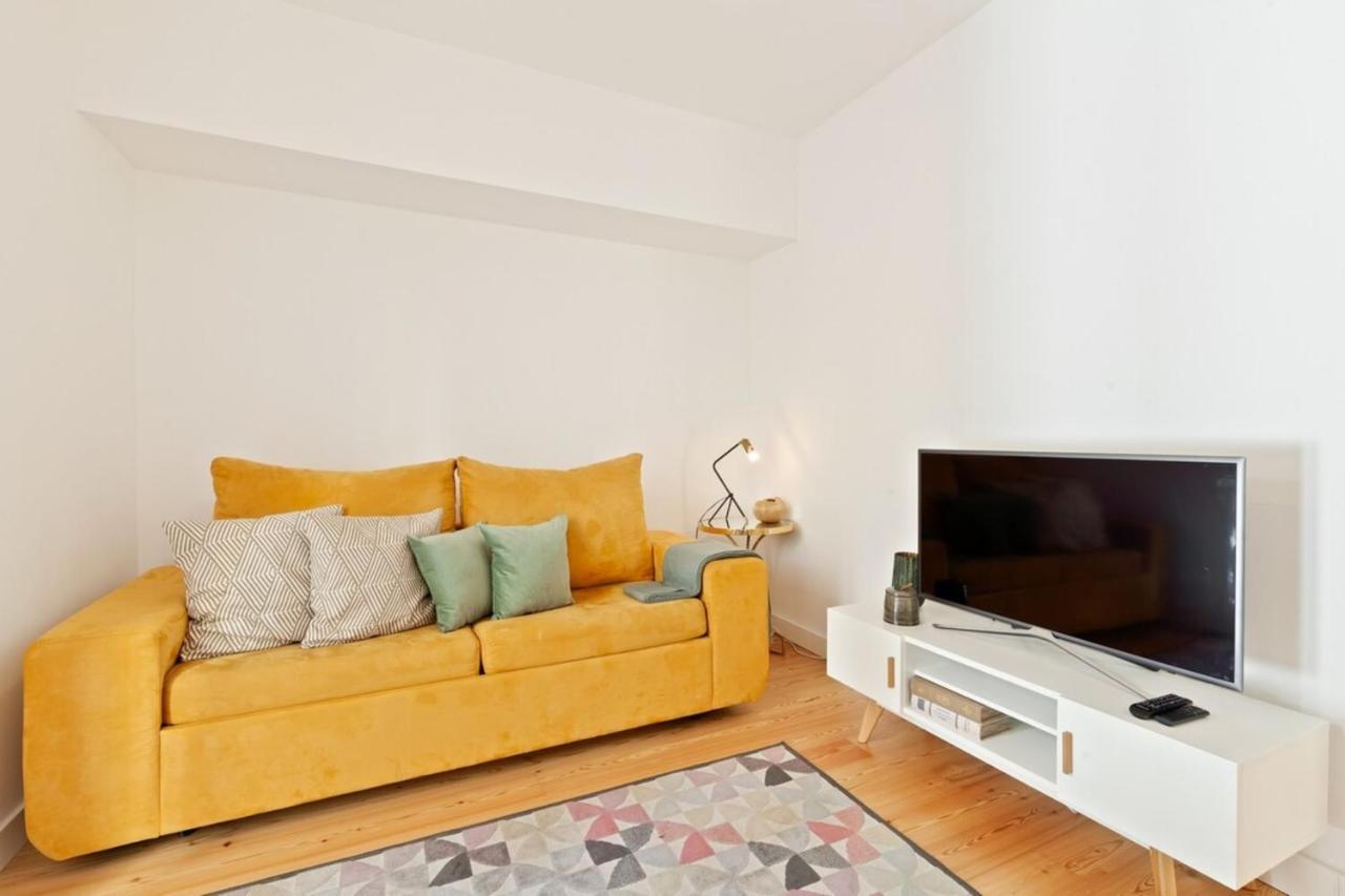 Bright 2 Bedroom Apartment With Parking In Lisbon Exterior photo