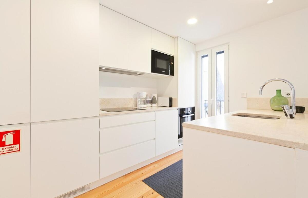 Bright 2 Bedroom Apartment With Parking In Lisbon Exterior photo