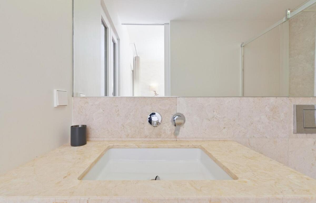 Bright 2 Bedroom Apartment With Parking In Lisbon Exterior photo