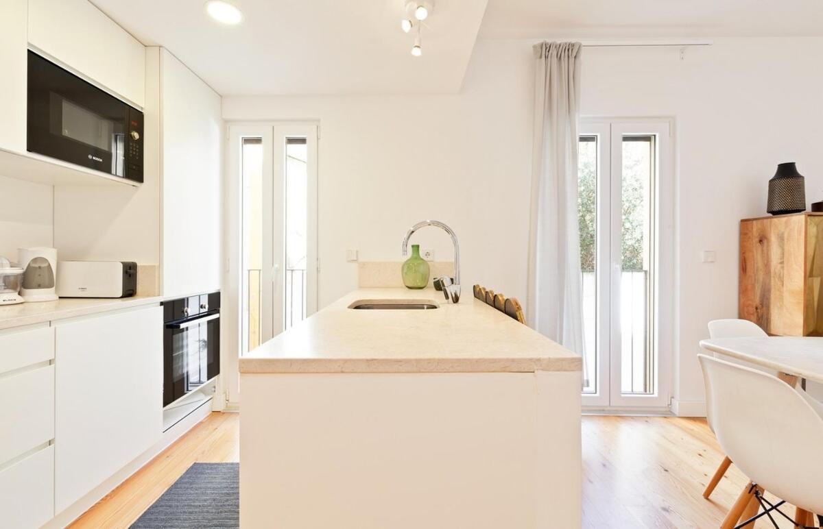 Bright 2 Bedroom Apartment With Parking In Lisbon Exterior photo